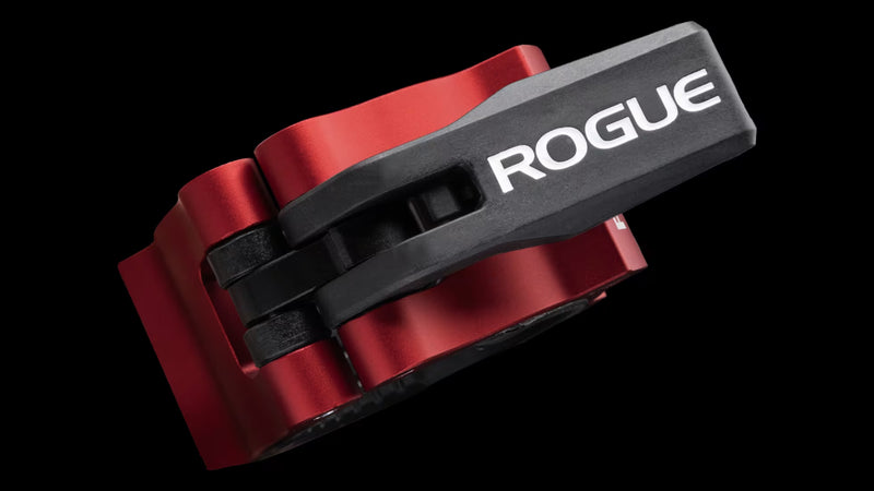 ROGUE USAアルミニウムカラー 2.0 マグネティック レッド　バーベルスリーブに装着された状態を横から捉えた固定位置と装着感ディテール