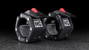 ROGUE HG3.0 カラー マグネティック ブラックをラックアップライトに縦2個並べて固定した状態を正面斜めから捉えた角度。マグネット収納の使用例が分かる構図