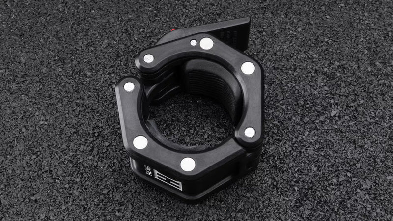 ROGUE HG3.0 カラー マグネティック ブラックの内部グリップ面を接写した角度。ラバーインサートの凹凸パターンとプレート保護設計が分かるディテール