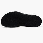 AVANCUS APEX POWER V3.0 ハイトップ ステルスブラックのアウトソールを真下から捉え、全面に広がるグリップパターンと接地バランス、屈曲ラインが確認できる構図