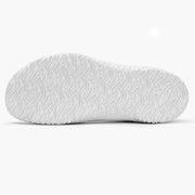 AVANCUS APEX POWER V3.0 ハイトップ クリスプホワイトのアウトソールを真下から捉え、全面に広がるグリップパターンと接地バランス、屈曲ラインが確認できる構図