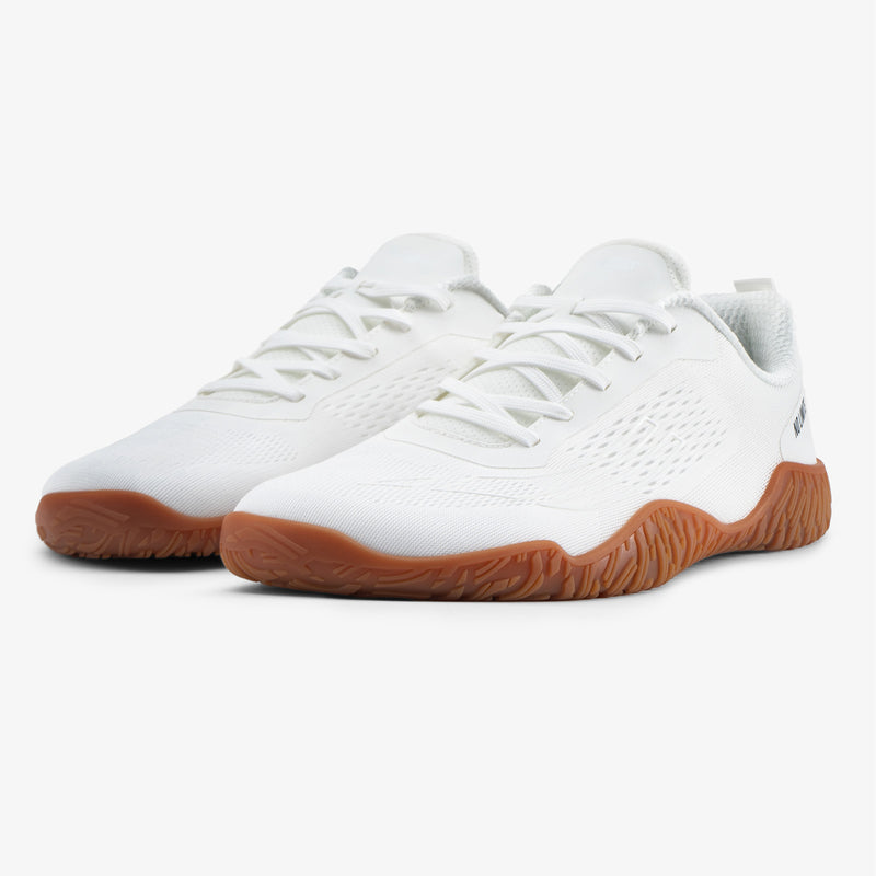 AVANCUSエイペックスパワー V3.0 ホワイトガム 左右斜め前方から全体を捉えたベアフットシューズ、トゥ形状とアッパー構造