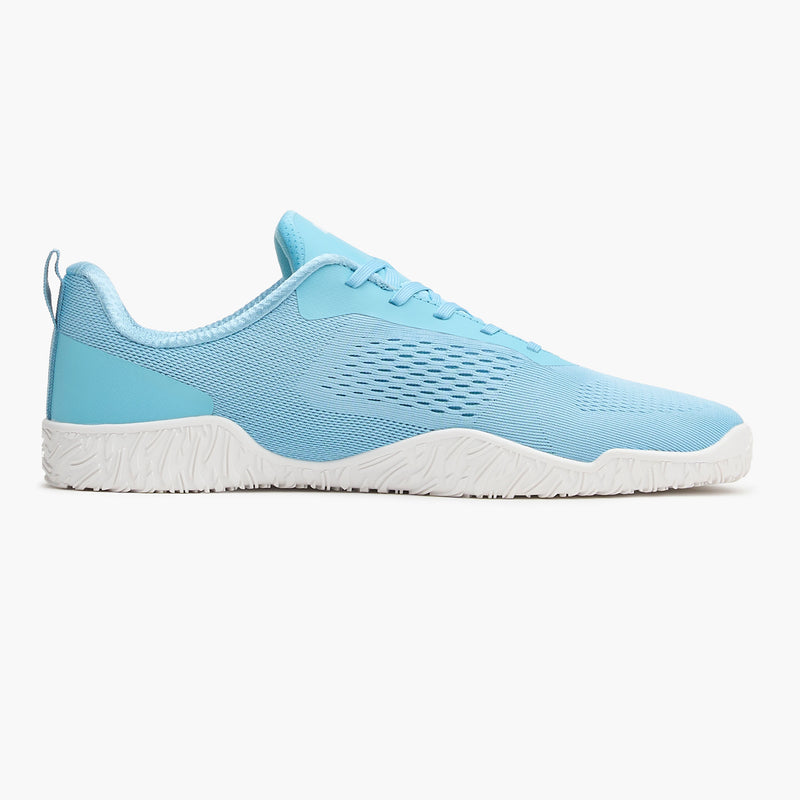 AVANCUS APEX POWER V3.0 カロライナブルーのベアフットシューズを右側面から捉え、ロゴラインの配置とミッドソール形状、低重心設計のシルエットが分かる横方向の視点