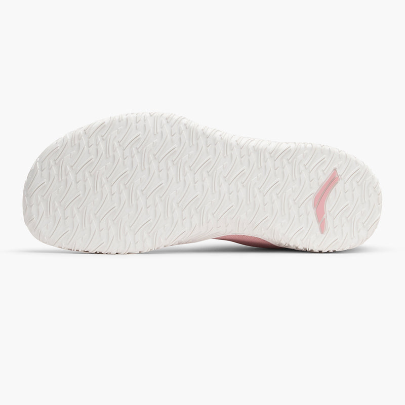 AVANCUS APEX POWER V3.0 レイビングローズのアウトソールを真下から捉え、全面に配置されたグリップパターンと前後の接地バランス、ロゴ配置が確認できる構図