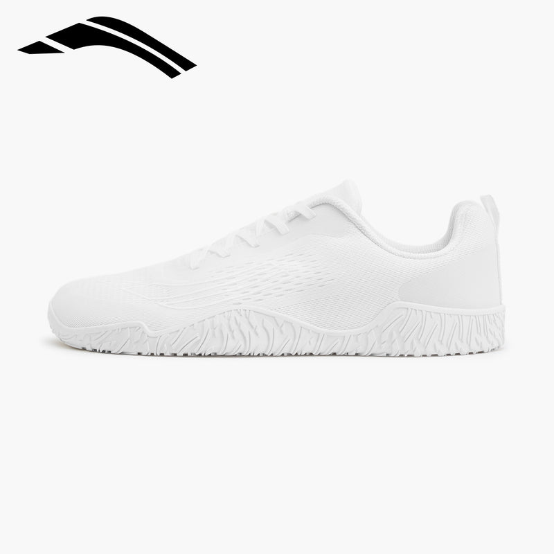 AVANCUS APEX POWER V3.0 クリスプホワイトのベアフットシューズを左側面から見た全体外観で、アッパーのシルエットとフラットな薄型ソール構造が確認できる構図