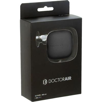 DOCTORAIR エクサガンポケット ブラックのパッケージを斜め正面から見た状態。透明窓から本体と振動ヘッドを確認できる製品パッケージ