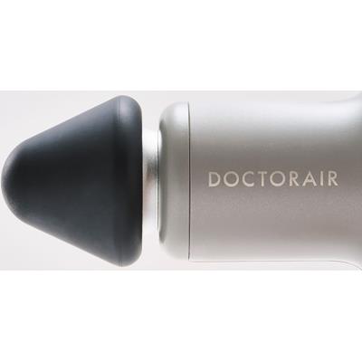 DOCTORAIR エクサガンLUXE ブラックの本体先端を横から捉え、円錐形のポイントアタッチメントを装着した状態を確認できる構成