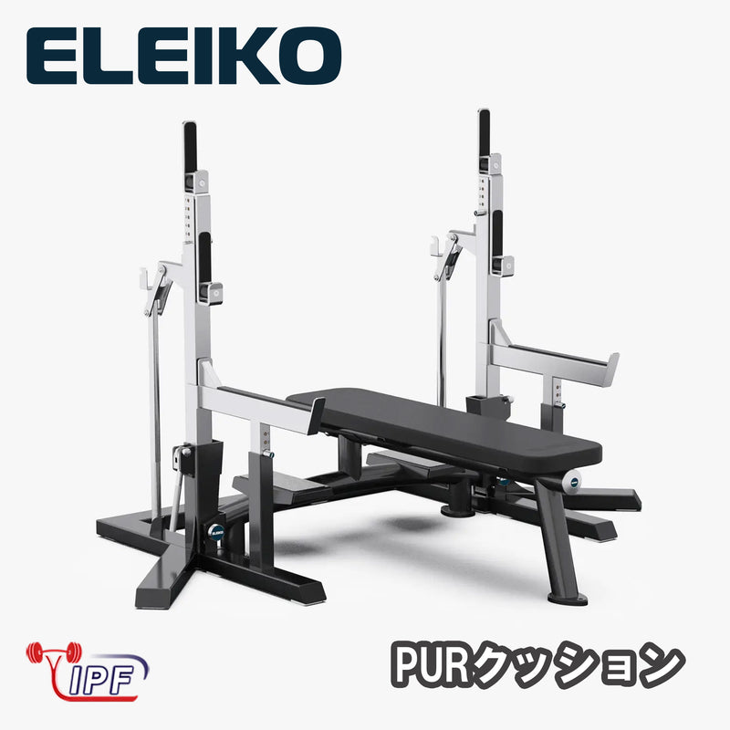 ブラック×シルバーカラーのELEIKO IPFコンペティションコンボラック PURクッション仕様を右前方から捉え、ベンチと支柱全体の仕様が分かる構成
