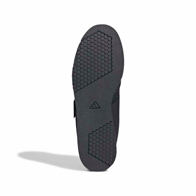 adidas パワーリフト 5 コアブラック / コアブラック / カーボンのアウトソール全体。グリップパターンと接地面の形状を掲載