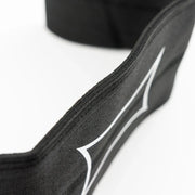 SLINGSHOT マッドドッグ スリングショット ブラックの本体を斜め上から捉え、厚みのある生地構造やエッジ縫製、ハードな負荷に対応する素材感が分かるディテール