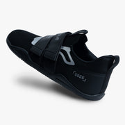 NOTORIOUS LIFT SUMO SOLE GEN5 ステルスカラー ベアフットリフティングシューズ 斜め後方から見たヒールカウンターと側面ロゴディテール