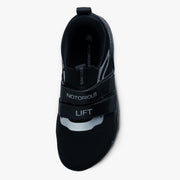 NOTORIOUS LIFT SUMO SOLE GEN5 ステルスカラー ベアフットリフティングシューズ 左右ペアを斜め前方から捉えた全体シルエットとストラップデザイン