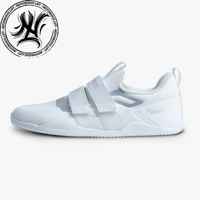 NOTORIOUS LIFT SUMO SOLE GEN5 ブリスホワイト ベアフットリフティングシューズ 外側サイドを水平視点で捉えた側面シルエットとダブルストラップ構造