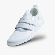 NOTORIOUS LIFT SUMO SOLE GEN5 ブリスホワイト ベアフットリフティングシューズ 斜め前方から捉えたアッパー形状とダブルストラップディテール