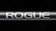 ROGUE C-70S バー ブラックセラコートのシャフト中央ロゴを横から拡大したプリント仕上げ