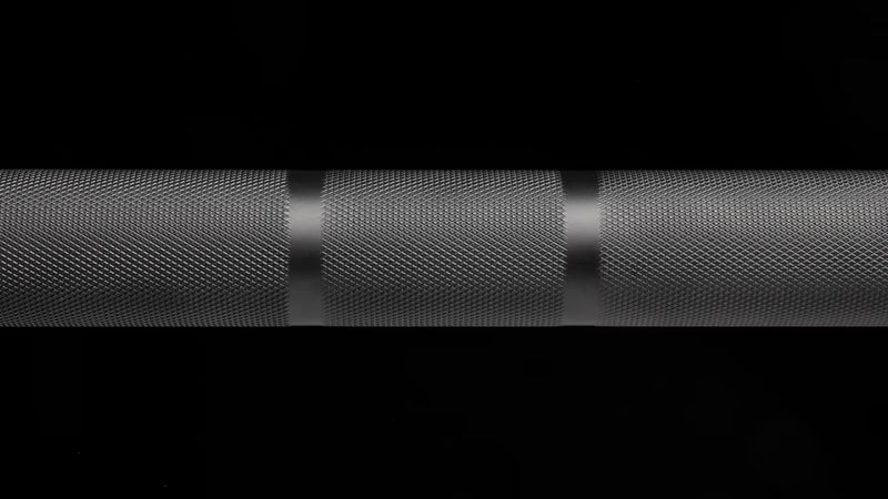 ROGUE C-70S バー ブラックセラコートのローレット加工を水平視点で捉えたグリップ表面