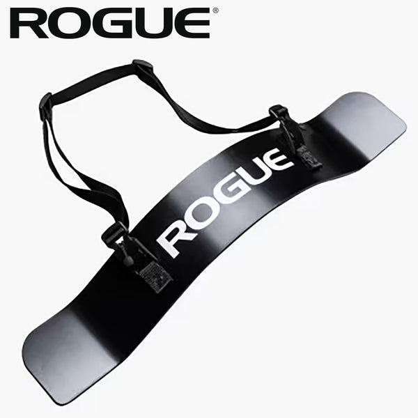 ROGUE アームブラスター ナイロンストラップ ブラックカラー 正面から全体形状を捉えた構図で、湾曲したアルミプレートとロゴ配置、ストラップ接続部が分かるデザイン