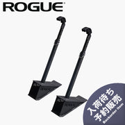 ROGUE ウェイトリリーサー ブラック、2本セットを斜め前方から捉えた全体ビュー、入荷待ち表示付きで高さ調整アームと三角ベース構造が分かるトレーニング用アクセサリー
