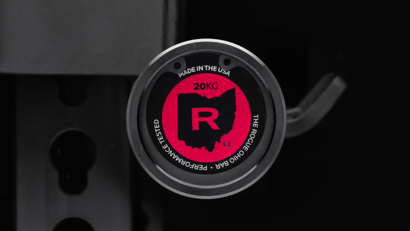 ROGUE オハイオバー Eコートシャフト/ブライトジンクスリーブのエンドキャップを正面から捉えた構図、20KG表記とロゴデザインが明確に分かるディテール視点