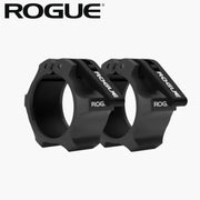 ROGUE USA アルミニウムカラー セラコート ブラック、2個セットを斜め前方から捉えた全体ビュー、アルミ製クランプとレバー構造が分かるバーベルカラー