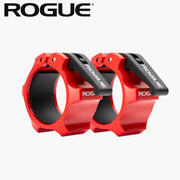 ROGUE USA アルミニウムカラー セラコート レッド、2個セットを斜め前方から捉えた全体ビュー、アルミボディとブラックレバー構造が確認できるバーベルカラー