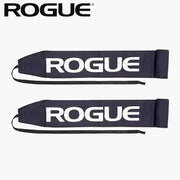 ROGUE ラップ ネイビーを正面水平アングルで並べた全体ビュー、左右ペアのロゴ配置と長さバランスが分かるリストラップ構成