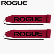 ROGUE ラップ レッドを正面水平アングルで並べた全体ビュー、左右ペアのロゴ配置と長さバランスが分かるリストラップ構成
