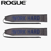 ROGUE ラップ グレーを正面水平アングルで並べた全体ビュー、WORK HARDロゴと左右ペア構成が分かるリストラップデザイン