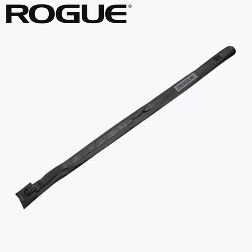 ROGUE バーベルキャリーバッグ20KG ブラックの全体を斜め上から確認できる外観。細長いバーベル収納用バッグの形状とROGUEロゴを掲載