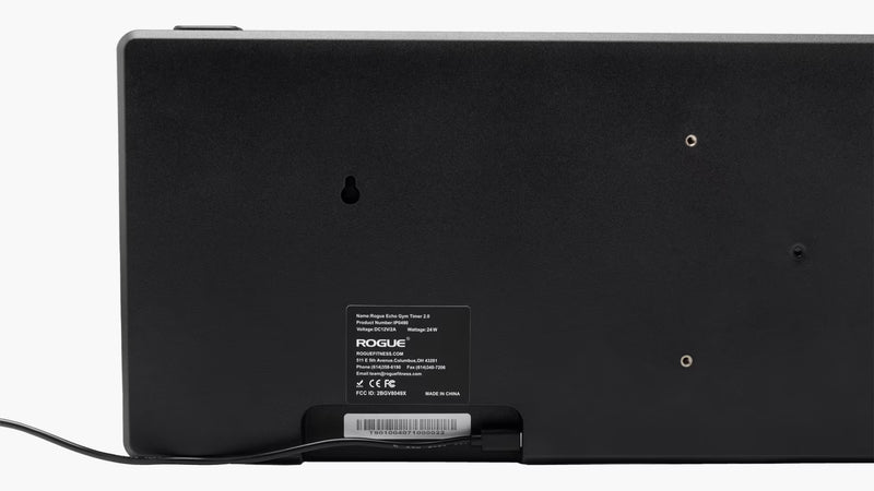 ROGUE エコージムタイマー2.0 ブラック背面全体ビュー、壁掛け用キーホールと電源ケーブル接続部を確認できる構図