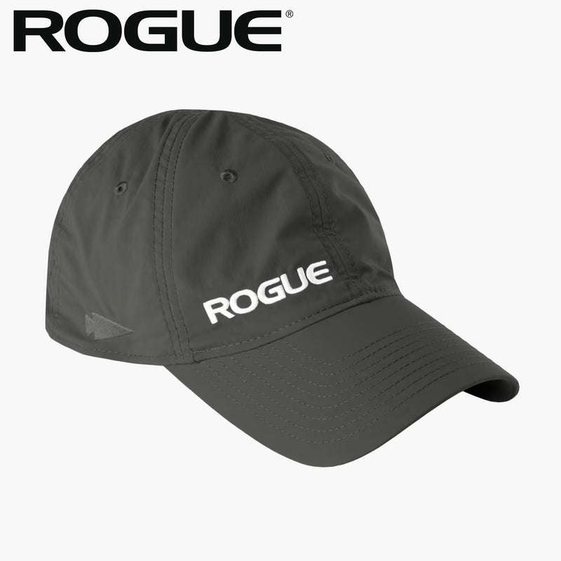 ROGUE TAC HAT チャコールホワイト 正面やや斜め上からキャップ全体を捉えた帽子、フロントにホワイトROGUE刺繍ロゴ入りデザイン