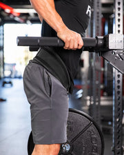 ROGUE エコーディップベルト ブラックを横方向から撮影し、ウエストラインへの沿い方と厚みを示した構造