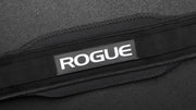 ROGUE エコーディップベルト ブラックを平置きした俯瞰構図、全長とチェーン接続リングの配置が分かる仕様