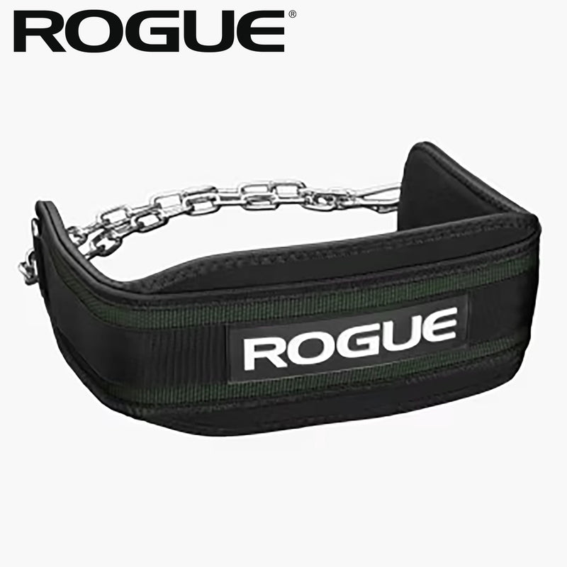 ROGUE エコーディップベルト ミリタリーグリーンを正面寄りの角度で配置し、ロゴパッチ中央部とベルト幅を強調した構成