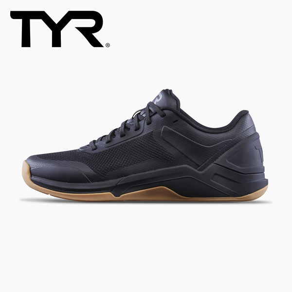 TYR メンズCXT-3 トレーナー ブラックガム クロストレーニングシューズのブランドロゴを中央配置、シリーズ識別ができるシンプル構成