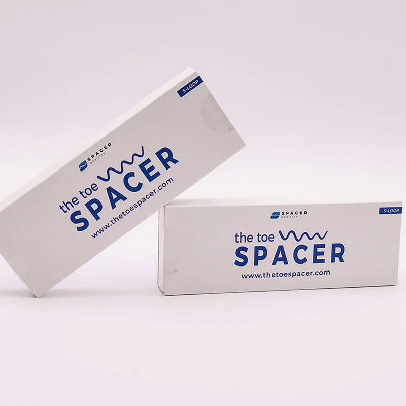 黒のThe Toe Spacerの5ループタイプが入ったパッケージを2箱並べた状態を正面から捉え、ブランドロゴと製品名の配置が分かる外箱デザインを確認できる商品構成