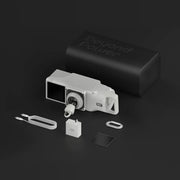 ホワイトカラーのVOLTRA I本体と専用ケース・充電ケーブル・付属品を斜め上から配置したセット内容