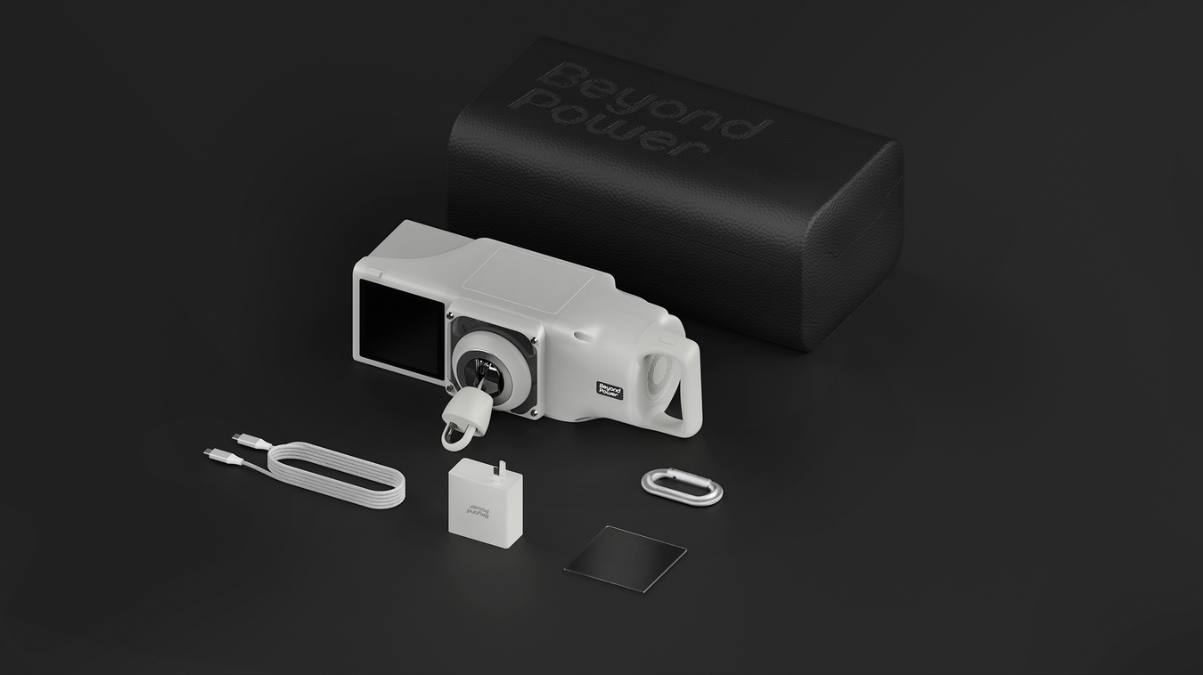 VOLTRA I本体と専用ケース、USB-C充電器、充電ケーブル、カラビナ、スクリーンプロテクターを並べた開封直後の同梱品一覧
