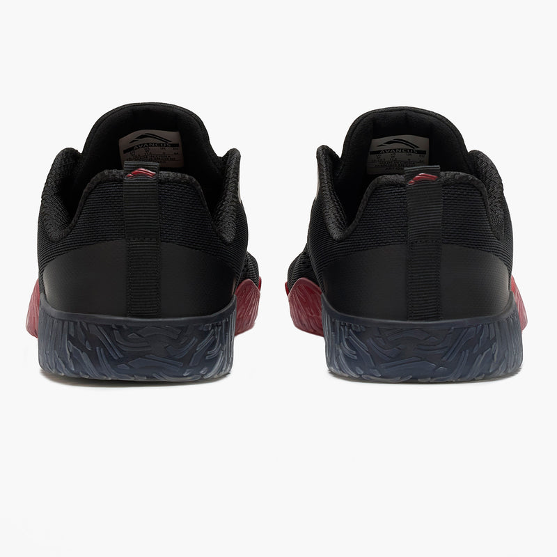 AVANCUS APEX POWER V3.0 ブレッドのベアフットシューズを真後ろから捉え、ヒールカウンター形状と踵部分のボリューム、安定感のある後足部構造が確認できる視点