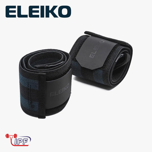 ELEIKO PLリストラップ スティッフ IPF公認品 ストロングブルー やや上方からの斜め視点で巻いた状態の厚みとベルクロ固定部のディテールを捉えた構図