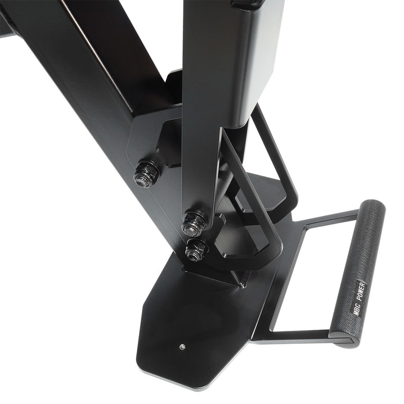 MBC アジャスタブルベンチ コンパクト 2.0 ブラックを折りたたんだ状態で正面から捉え、省スペース収納が可能な全高とキャスター付き構造