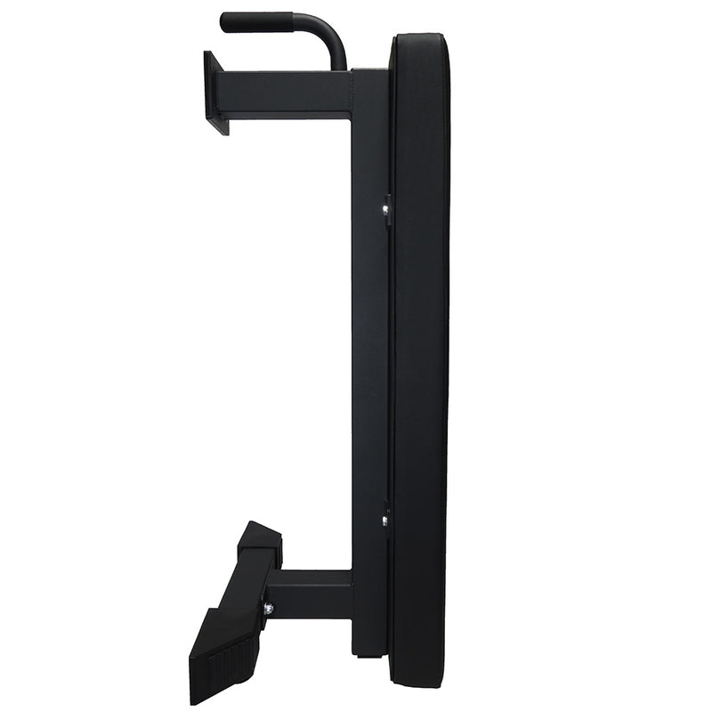 MBC コンペティションフラットベンチ ブラックを縦方向から捉えた側面全体像。省スペース性とフレーム厚、パッド端部の仕上げが分かるシンプルな競技向け設計