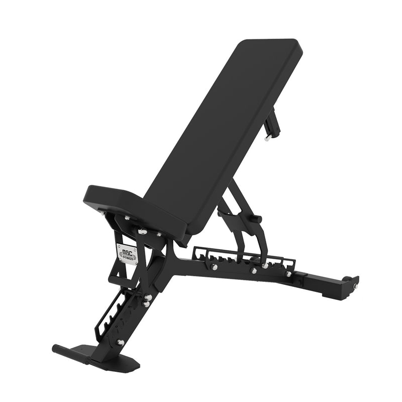 MBC FID アジャスタブル ベンチ ブラックを斜め側面から捉え、背もたれを高角度に設定した状態で角度調整ノッチとフレーム構造が分かる視点