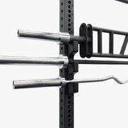 MBC オリジナルラック ガンラックバーベルストレージ ブラック 斜め横視点で支柱固定部と三段フック形状を確認できる取付ディテール