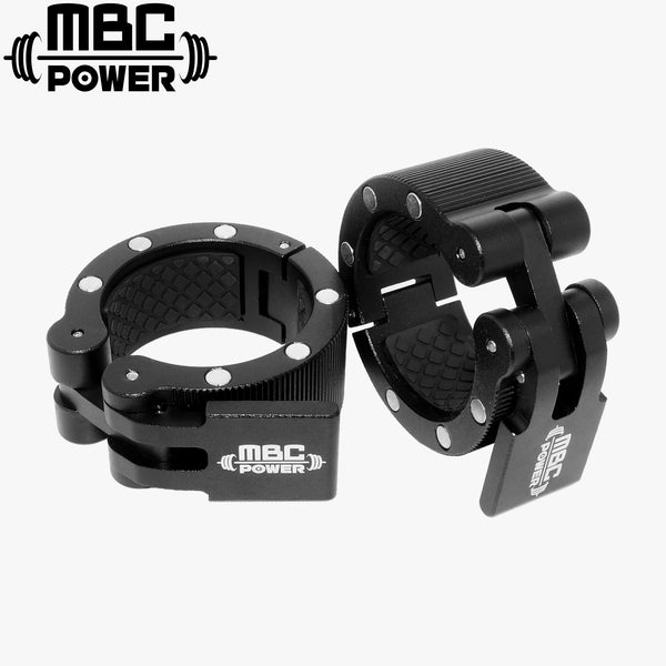 MBC アルミニウムカラー マグネット ブラックを斜め前方から捉えた構図。左右一対を開いた状態で、アルミ削り出し形状と内側ラバー、マグネット配置が分かる外観。