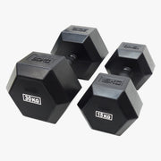 MBC フルラバーコーテッドヘックスダンベル2.0 ブラック 複数重量のダンベルを俯瞰気味に配置、30kgと15kgの刻印や六角形ヘッド形状、グリップ仕様が分かる構図