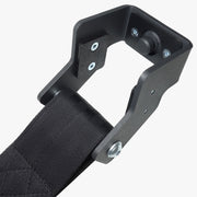 MBC オリジナルラック ストラップセーフティ ブラック 斜め上からのクローズアップで取付ブラケット部とマグネット固定ピンを確認できる構造詳細