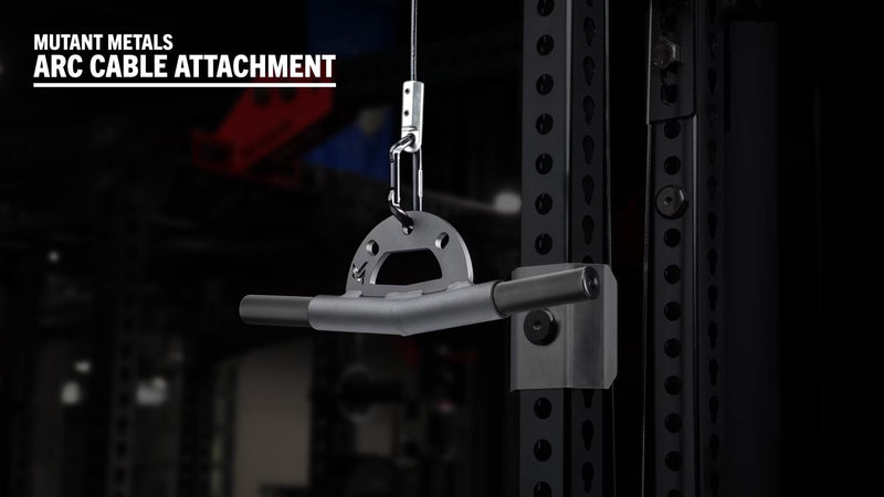 Mutant Metals ARC ケーブルアタッチメント ブラック マイナス5度ベント5インチ仕様を右斜め前から捉え、下向き角度のグリップ端部と支柱固定部が分かる構図