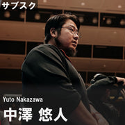 中澤悠人オンラインパーソナル 黒色ウェアの中澤コーチを斜め横から捉えた上半身中心の構図で落ち着いた雰囲気と存在感が分かる描写
