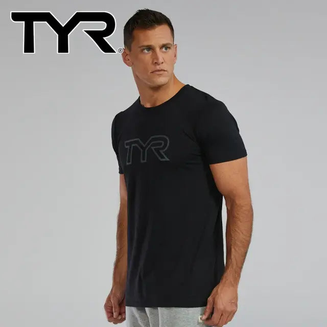 【セール】TYR メンズ ウルトラソフト ライトウェイト トライブレンドテックTシャツ - ビッグロゴ